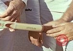Standbild Tennis champion Bobbie Riggs demonstriert Schläger Grip Waikiki Hawaii USA, 1945, aus Sekunde 10 historischem Filmmaterial Videoclip 65675059779