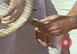 Standbild Tennis champion Bobbie Riggs demonstriert Schläger Grip Waikiki Hawaii USA, 1945, aus Sekunde 15 historischem Filmmaterial Videoclip 65675059779