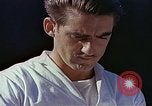Standbild Tennis champion Bobbie Riggs demonstriert Schläger Grip Waikiki Hawaii USA, 1945, aus Sekunde 26 historischem Filmmaterial Videoclip 65675059779