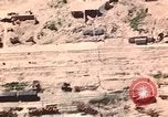 Standbild rail road track Italien, 1944, aus Sekunde 49 historischem Filmmaterial Videoclip 65675059797
