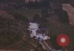 Standbild strafing Lkw Italien, 1944, aus Sekunde 4 historischem Filmmaterial Videoclip 65675059810