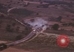 Standbild strafing Lkw Italien, 1944, aus Sekunde 10 historischem Filmmaterial Videoclip 65675059810