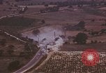 Standbild strafing Lkw Italien, 1944, aus Sekunde 11 historischem Filmmaterial Videoclip 65675059810