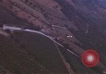 Standbild strafing Lkw Italien, 1944, aus Sekunde 15 historischem Filmmaterial Videoclip 65675059810