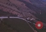 Standbild strafing Lkw Italien, 1944, aus Sekunde 16 historischem Filmmaterial Videoclip 65675059810