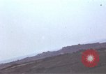 Standbild strafing Lkw Italien, 1944, aus Sekunde 20 historischem Filmmaterial Videoclip 65675059810