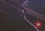 Standbild strafing Lkw Italien, 1944, aus Sekunde 21 historischem Filmmaterial Videoclip 65675059810
