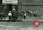 Image stagecoach Ypsilanti Michigan USA, 1923, de la seconde 8 séquences d'archives historiques vidéo 65675059831
