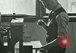 Standbild Hand drücken United States USA, 1923, aus Sekunde 3 historischem Filmmaterial Videoclip 65675059838