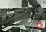 Standbild Hand drücken United States USA, 1923, aus Sekunde 6 historischem Filmmaterial Videoclip 65675059838