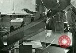 Standbild Hand drücken United States USA, 1923, aus Sekunde 7 historischem Filmmaterial Videoclip 65675059838