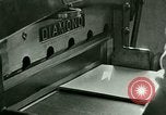 Standbild Hand drücken United States USA, 1923, aus Sekunde 10 historischem Filmmaterial Videoclip 65675059838