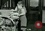 Standbild Hand drücken United States USA, 1923, aus Sekunde 14 historischem Filmmaterial Videoclip 65675059838