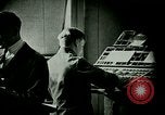 Standbild Hand drücken United States USA, 1923, aus Sekunde 17 historischem Filmmaterial Videoclip 65675059838