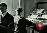 Standbild Hand drücken United States USA, 1923, aus Sekunde 18 historischem Filmmaterial Videoclip 65675059838