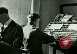 Standbild Hand drücken United States USA, 1923, aus Sekunde 19 historischem Filmmaterial Videoclip 65675059838