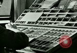 Standbild Hand drücken United States USA, 1923, aus Sekunde 23 historischem Filmmaterial Videoclip 65675059838