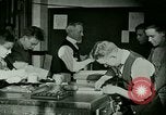 Standbild Hand drücken United States USA, 1923, aus Sekunde 31 historischem Filmmaterial Videoclip 65675059838