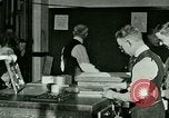 Standbild Hand drücken United States USA, 1923, aus Sekunde 36 historischem Filmmaterial Videoclip 65675059838