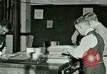 Standbild Hand drücken United States USA, 1923, aus Sekunde 38 historischem Filmmaterial Videoclip 65675059838