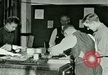 Standbild Hand drücken United States USA, 1923, aus Sekunde 39 historischem Filmmaterial Videoclip 65675059838