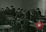 Standbild Holzarbeiten United States USA, 1923, aus Sekunde 13 historischem Filmmaterial Videoclip 65675059840