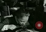 Standbild Speisesaal United States USA, 1923, aus Sekunde 21 historischem Filmmaterial Videoclip 65675059842