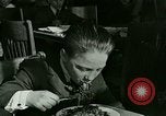 Standbild Speisesaal United States USA, 1923, aus Sekunde 22 historischem Filmmaterial Videoclip 65675059842