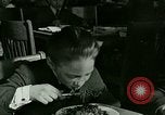 Standbild Speisesaal United States USA, 1923, aus Sekunde 23 historischem Filmmaterial Videoclip 65675059842