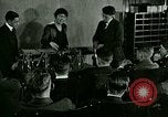 Standbild class Zimmer United States USA, 1923, aus Sekunde 11 historischem Filmmaterial Videoclip 65675059843