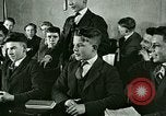 Standbild class Zimmer United States USA, 1923, aus Sekunde 23 historischem Filmmaterial Videoclip 65675059843