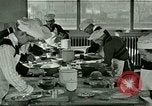 Standbild Kochkurse für amerikanischen Jungen und Mädchen United States USA, 1923, aus Sekunde 4 historischem Filmmaterial Videoclip 65675059847