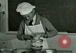 Standbild Kochkurse für amerikanischen Jungen und Mädchen United States USA, 1923, aus Sekunde 14 historischem Filmmaterial Videoclip 65675059847