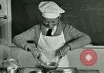 Standbild Kochkurse für amerikanischen Jungen und Mädchen United States USA, 1923, aus Sekunde 36 historischem Filmmaterial Videoclip 65675059847