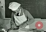Standbild Kochkurse für amerikanischen Jungen und Mädchen United States USA, 1923, aus Sekunde 38 historischem Filmmaterial Videoclip 65675059847