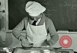 Standbild Kochkurse für amerikanischen Jungen und Mädchen United States USA, 1923, aus Sekunde 39 historischem Filmmaterial Videoclip 65675059847