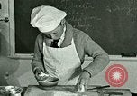 Standbild Kochkurse für amerikanischen Jungen und Mädchen United States USA, 1923, aus Sekunde 42 historischem Filmmaterial Videoclip 65675059847