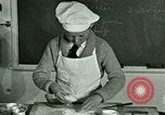 Standbild Kochkurse für amerikanischen Jungen und Mädchen United States USA, 1923, aus Sekunde 44 historischem Filmmaterial Videoclip 65675059847
