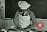 Standbild Kochkurse für amerikanischen Jungen und Mädchen United States USA, 1923, aus Sekunde 47 historischem Filmmaterial Videoclip 65675059847