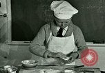 Standbild Kochkurse für amerikanischen Jungen und Mädchen United States USA, 1923, aus Sekunde 48 historischem Filmmaterial Videoclip 65675059847