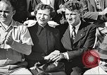 Standbild Abschlussfeier United States USA, 1956, aus Sekunde 49 historischem Filmmaterial Videoclip 65675059916