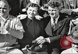 Standbild Abschlussfeier United States USA, 1956, aus Sekunde 51 historischem Filmmaterial Videoclip 65675059916