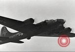 Standbild B-17 Flugzeuge europäische Theater, 1942, aus Sekunde 29 historischem Filmmaterial Videoclip 65675059936