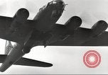 Standbild B-17 Flugzeuge europäische Theater, 1942, aus Sekunde 42 historischem Filmmaterial Videoclip 65675059936