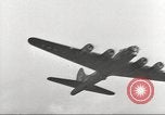 Standbild B-17 Flugzeuge europäische Theater, 1942, aus Sekunde 18 historischem Filmmaterial Videoclip 65675059938