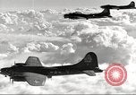 Standbild B-17 Flugzeuge europäische Theater, 1942, aus Sekunde 4 historischem Filmmaterial Videoclip 65675059939