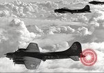 Standbild B-17 Flugzeuge europäische Theater, 1942, aus Sekunde 11 historischem Filmmaterial Videoclip 65675059939