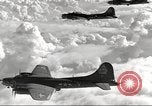 Standbild B-17 Flugzeuge europäische Theater, 1942, aus Sekunde 15 historischem Filmmaterial Videoclip 65675059939