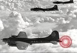 Standbild B-17 Flugzeuge europäische Theater, 1942, aus Sekunde 16 historischem Filmmaterial Videoclip 65675059939
