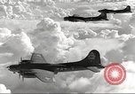 Standbild B-17 Flugzeuge europäische Theater, 1942, aus Sekunde 32 historischem Filmmaterial Videoclip 65675059939